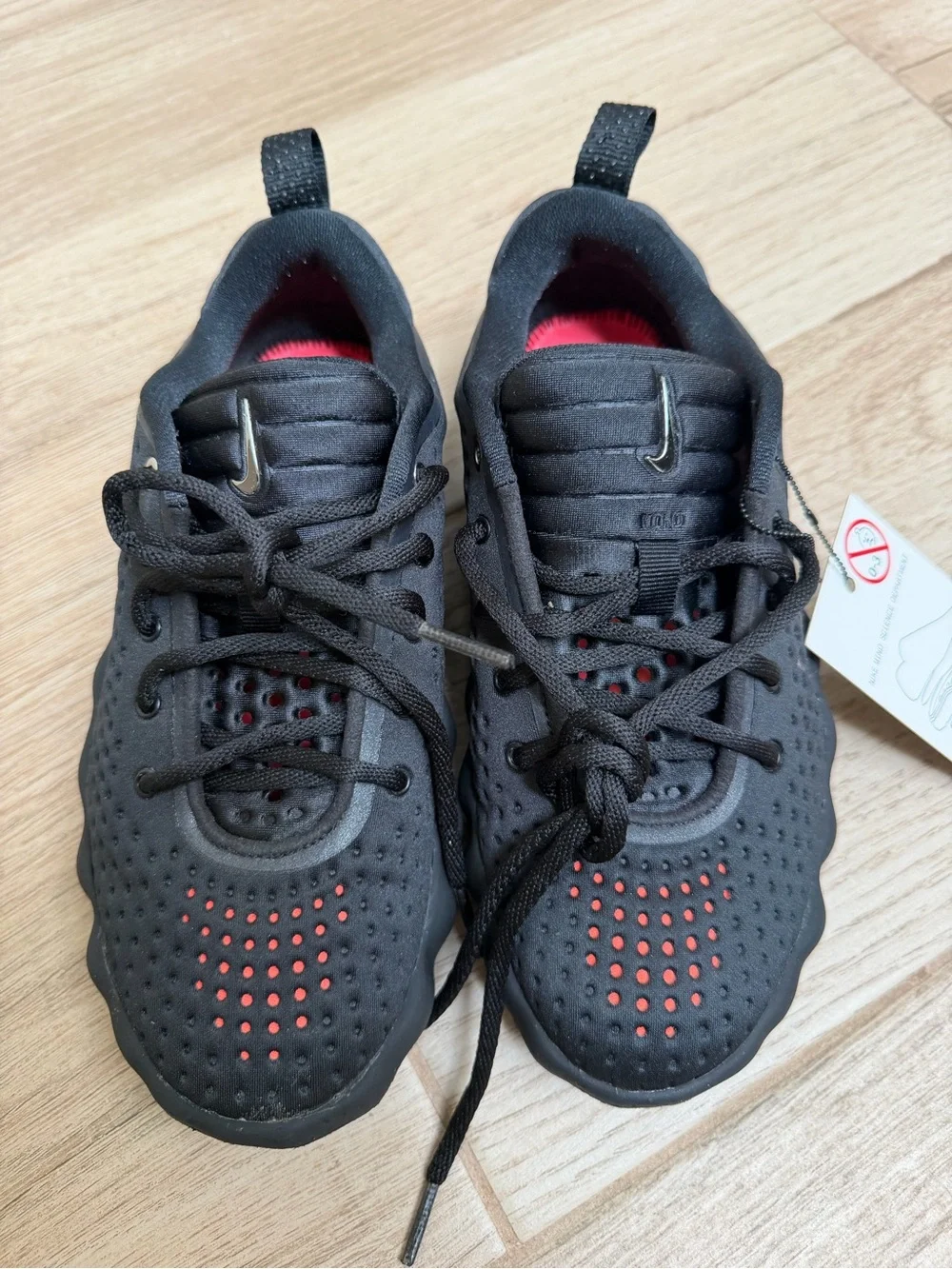 NWT Nike Mind 002 Black Hyper Crimson W
